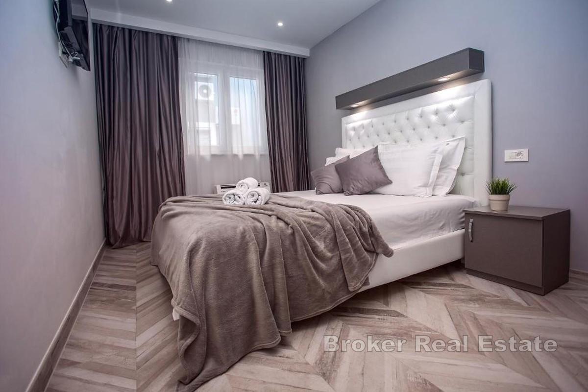 Willa z basenem i widokiem na morze