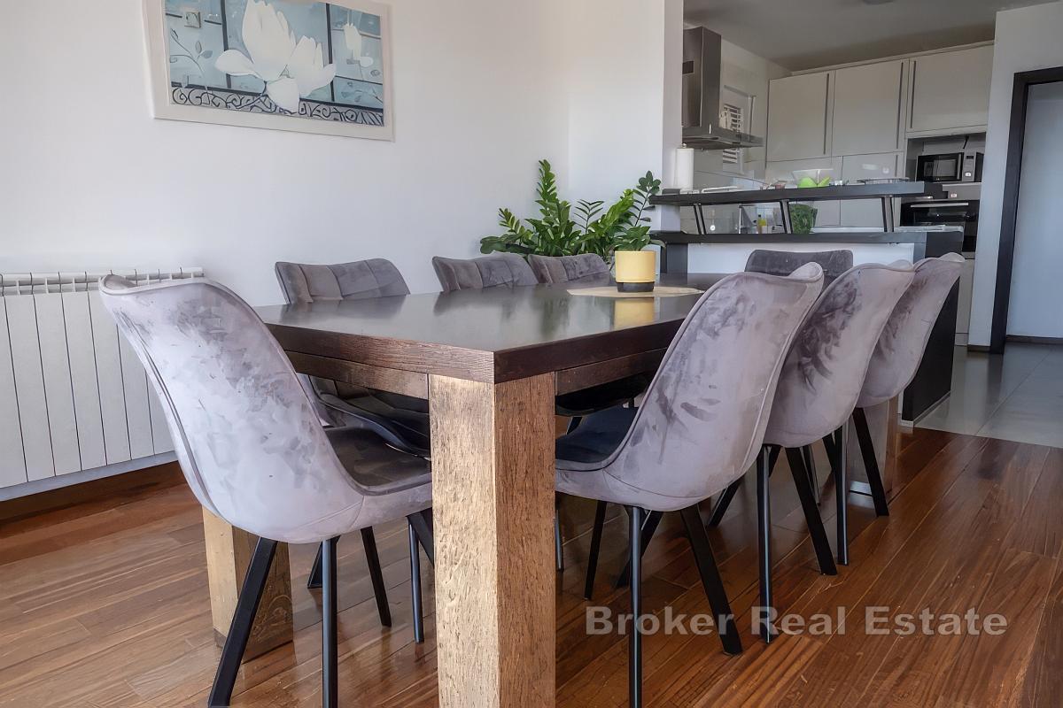 Villa med pool och panoramautsikt