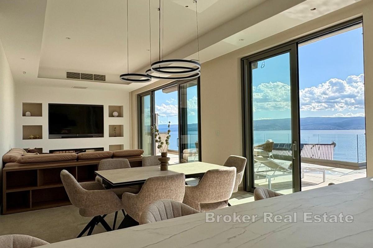 Villa med basseng og havutsikt