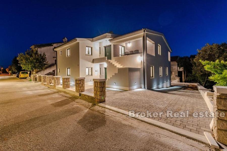 Hus med to luksusleiligheter