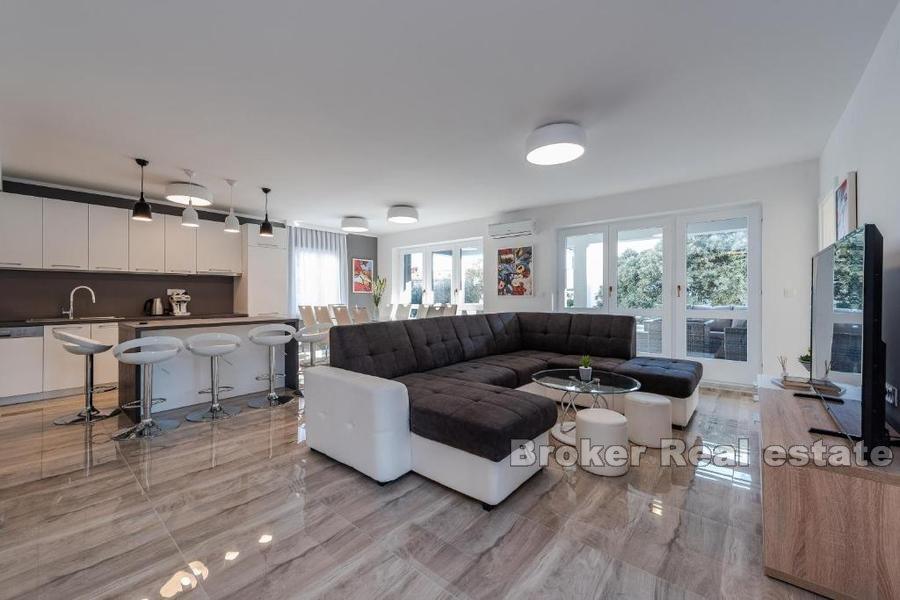 Kuća sa dva luksuzna apartmana