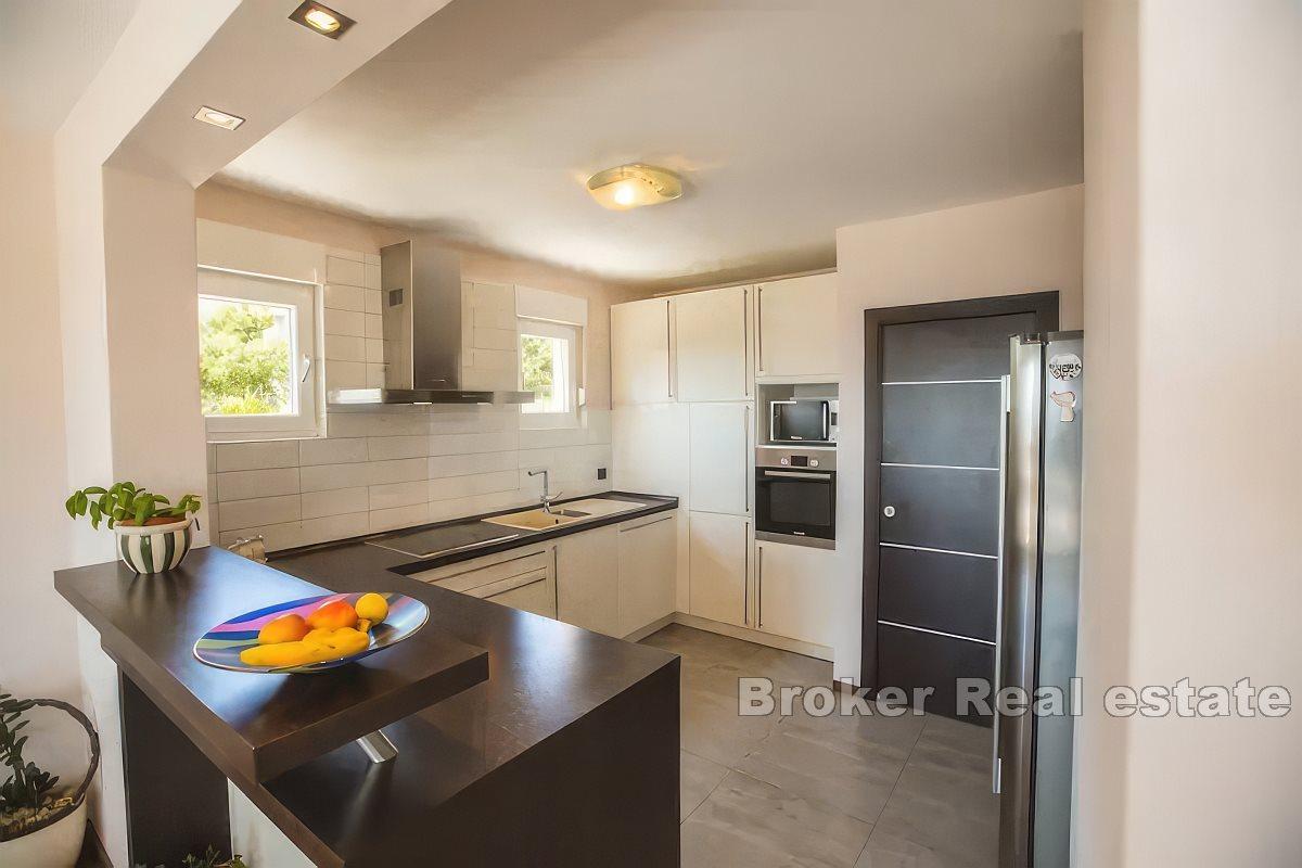 Villa mit Pool und Panoramablick