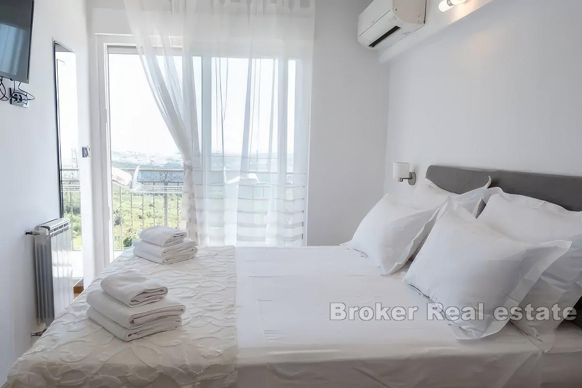 Villa mit Pool und Panoramablick