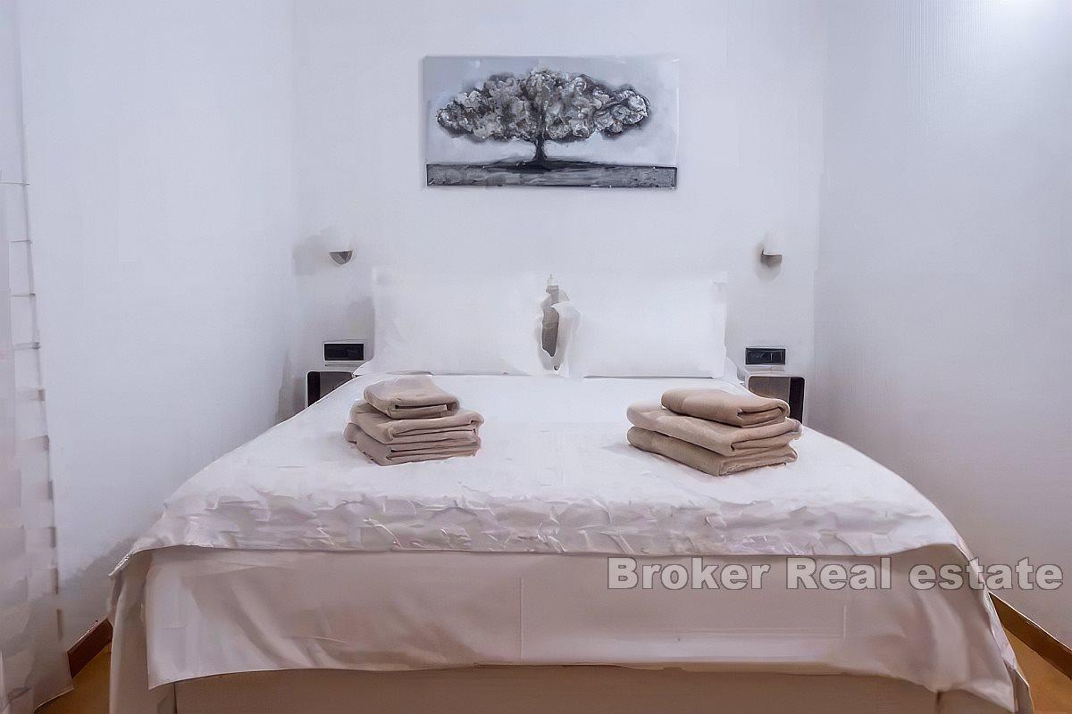 Villa mit Pool und Panoramablick