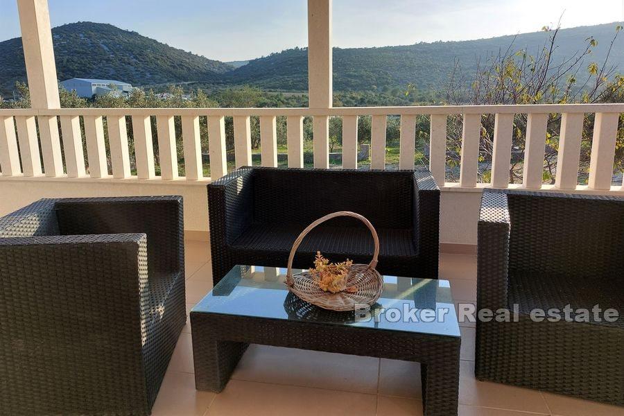 Samostojeća kuća sa zemljištem