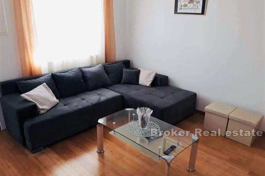 Samostojeća kuća sa zemljištem