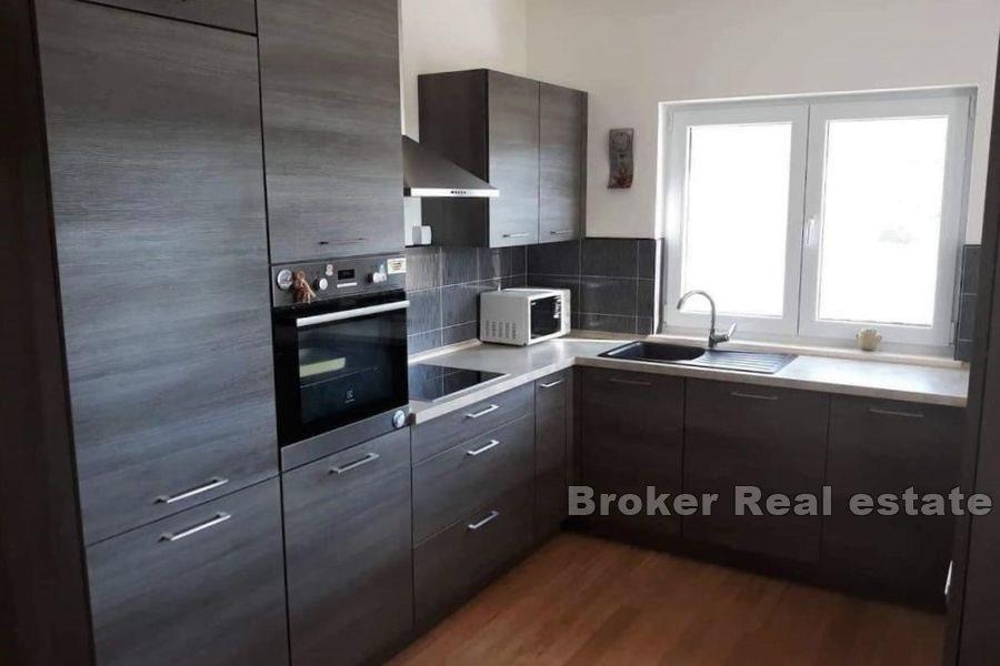 Samostojeća kuća sa zemljištem