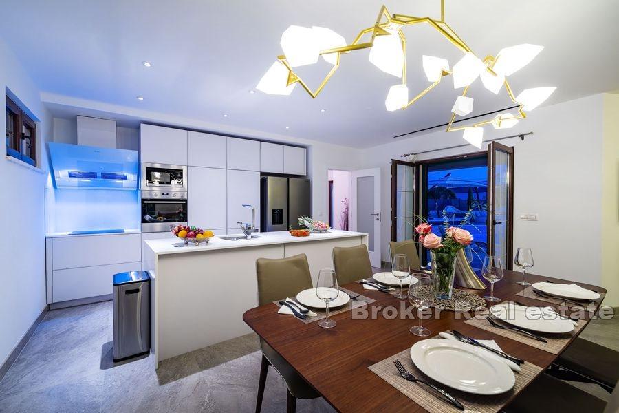 Moderní vila s bazénem