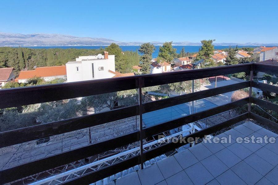 Semi-detached house with sea view