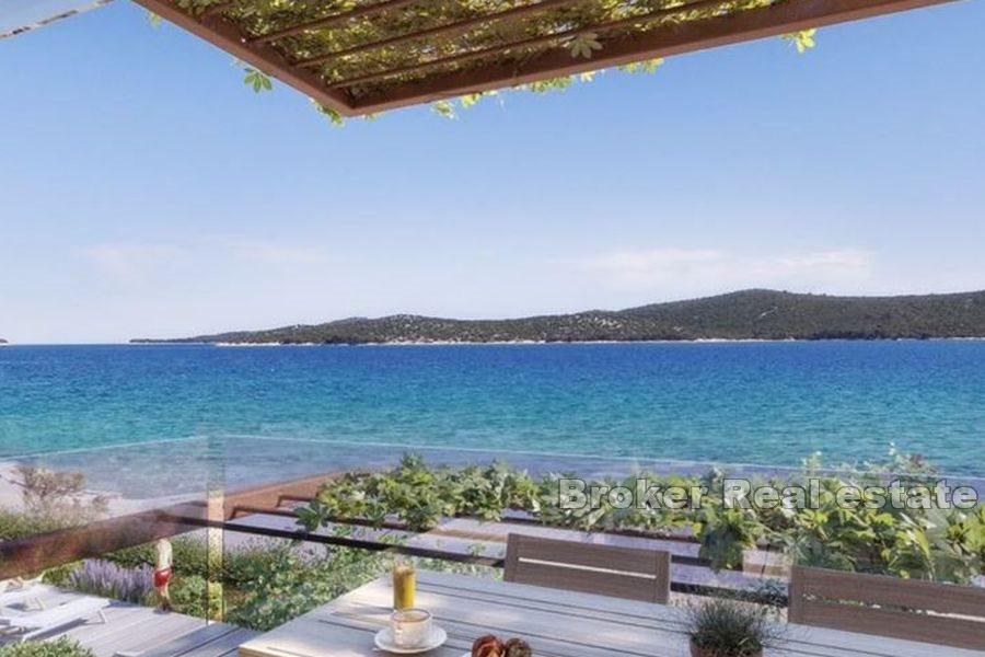 Newly built penthouse, first row to the sea