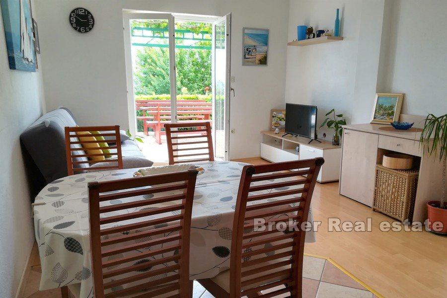 Casa con piscina e vista mare