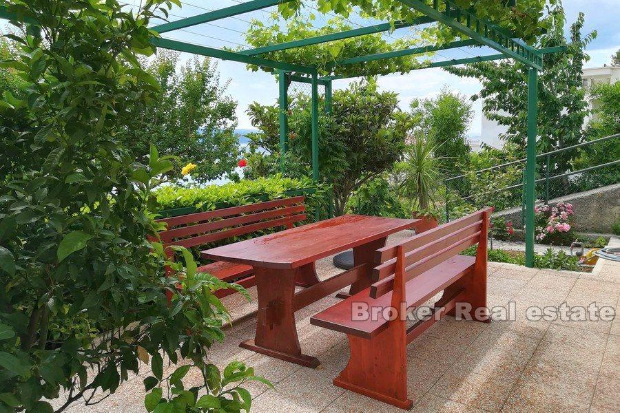 Casa con piscina e vista mare