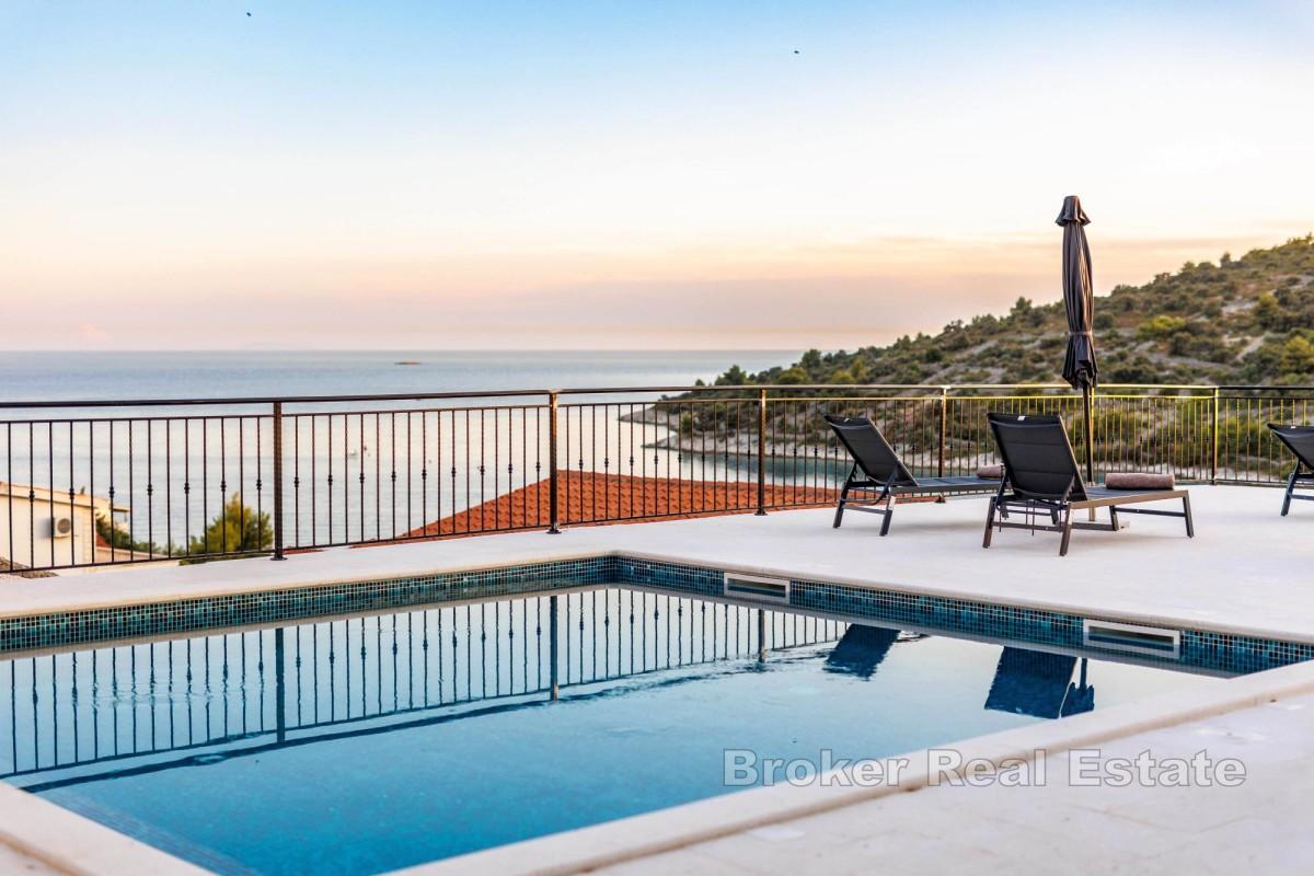 Villa in terza fila al mare