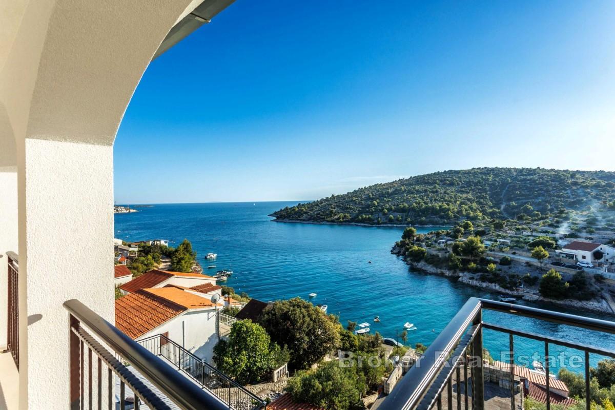 Villa in terza fila al mare