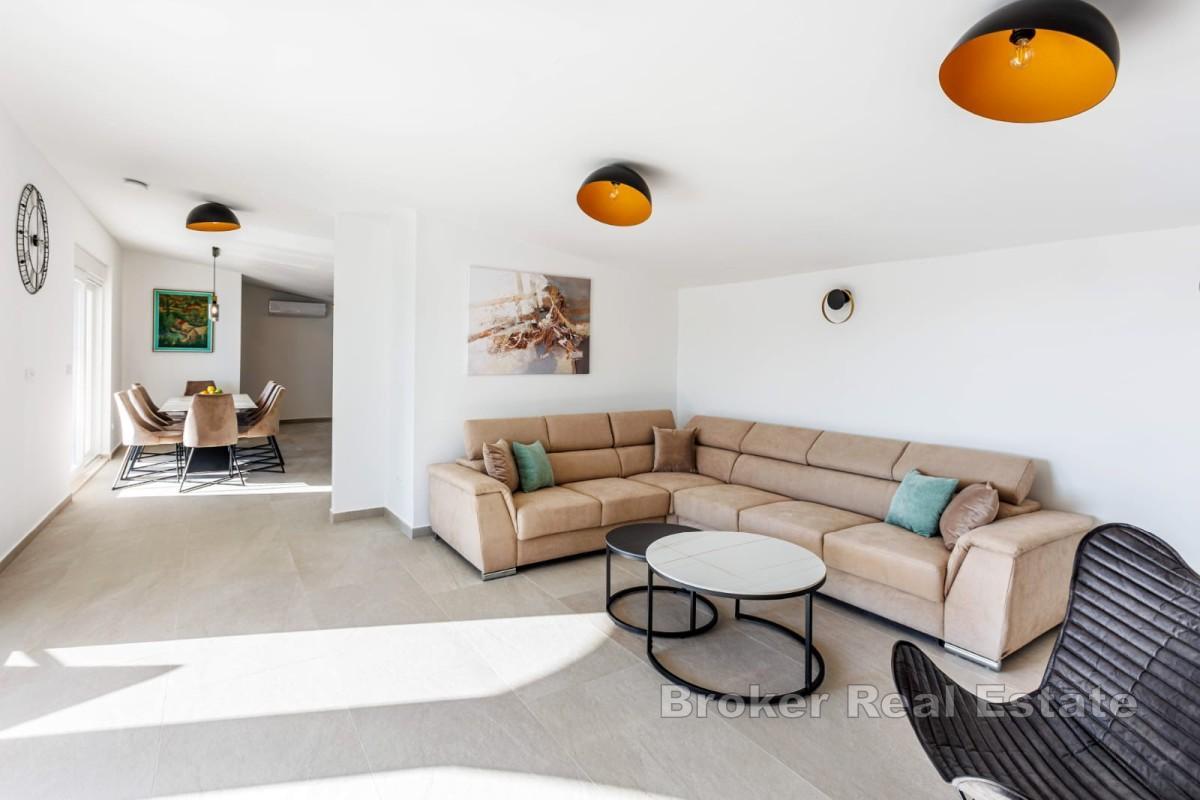 Villa in terza fila al mare