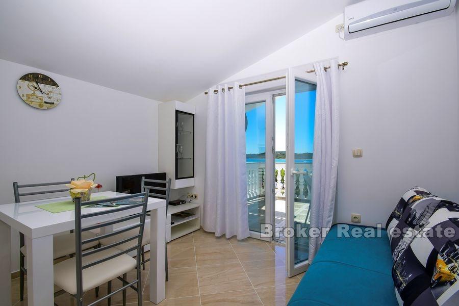 Apartmenthaus, erste Reihe zum Meer