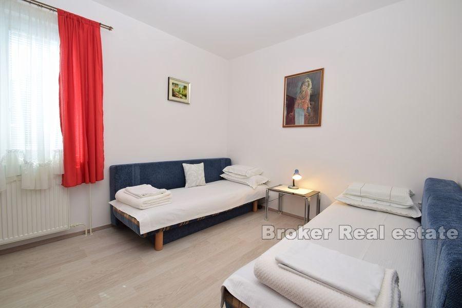Apartmenthaus, erste Reihe zum Meer