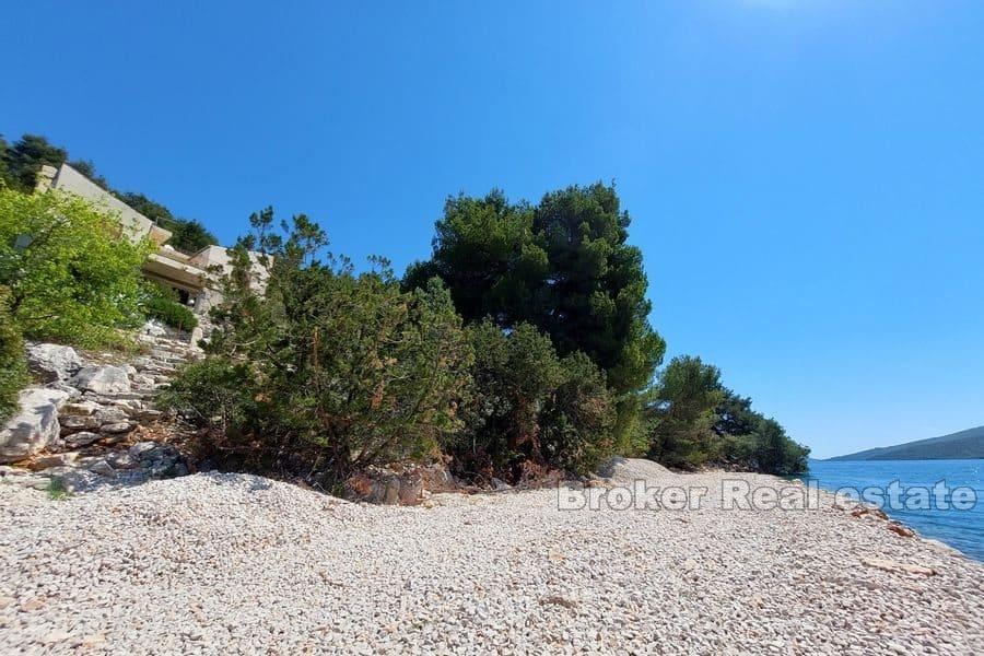 House in the first row to the sea