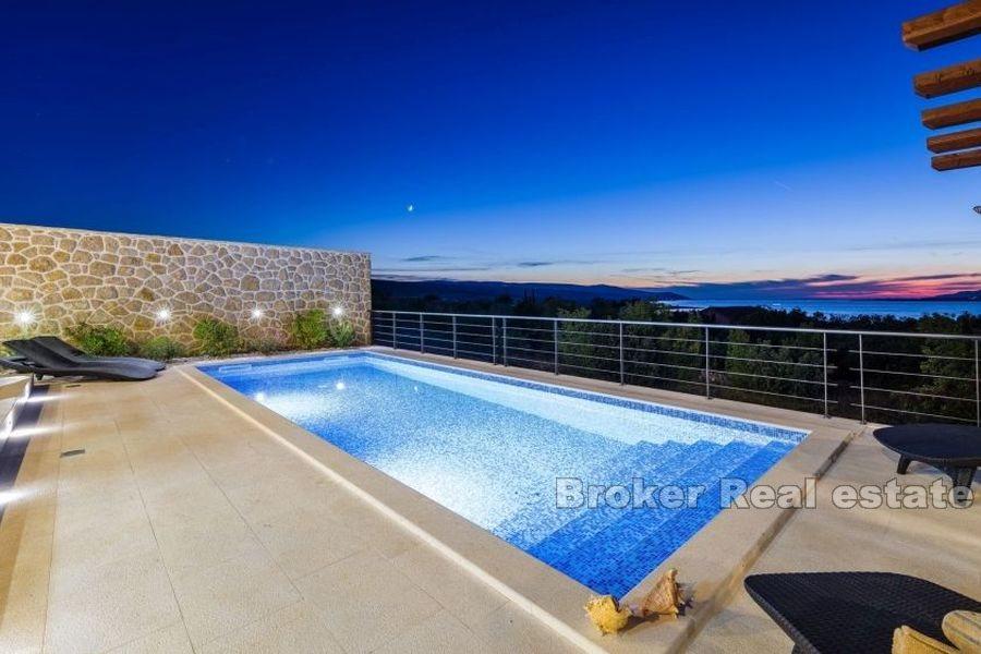 Villa con piscina e vista mare