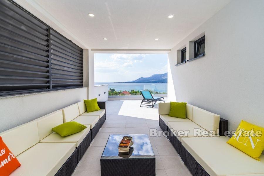 Villa con piscina e vista mare