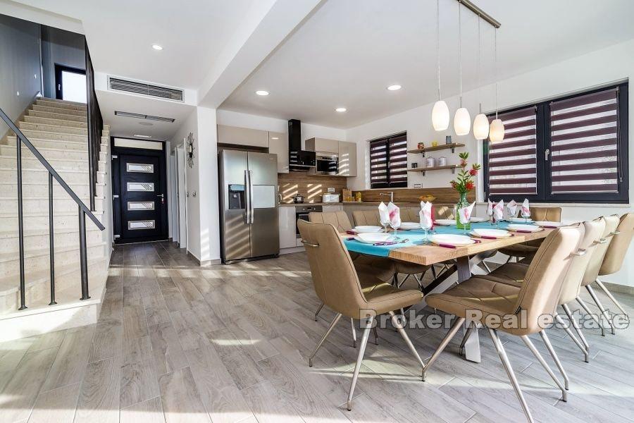 Villa avec piscine et vue mer