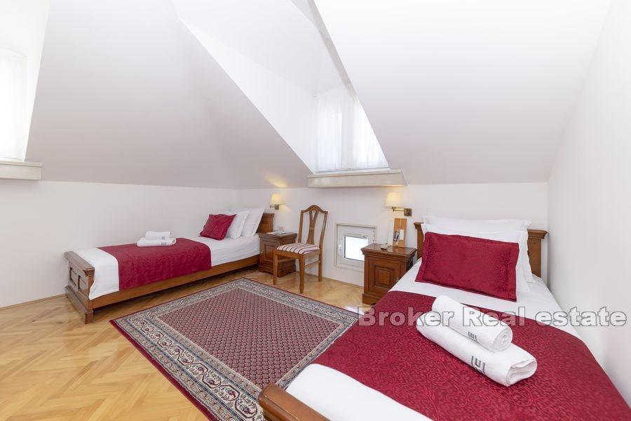 Hotel v první řadě k moři