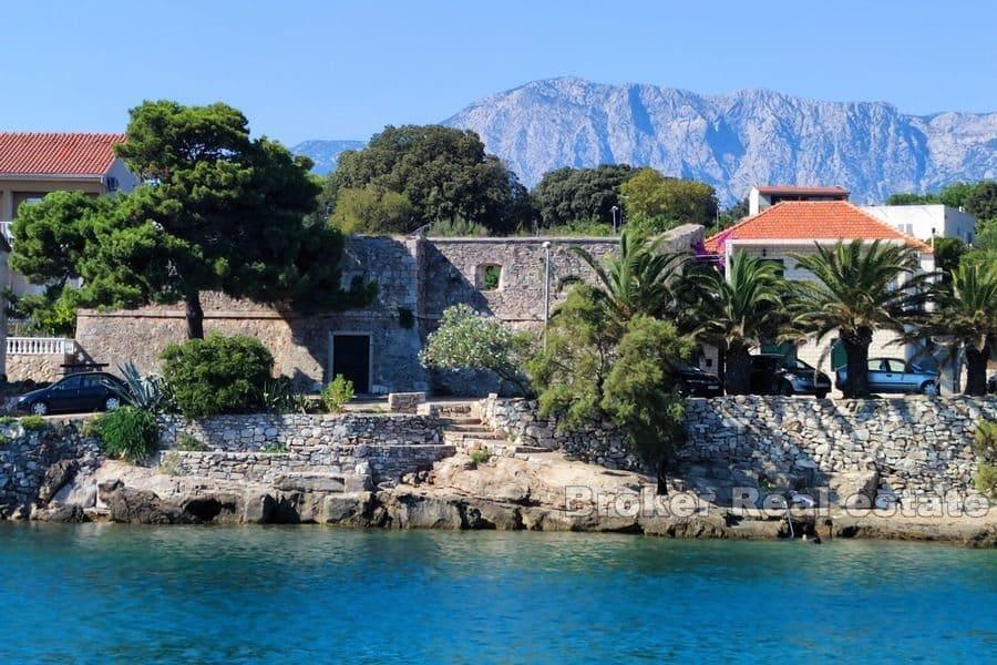 Jahrhundertealte Ruine einer Festung