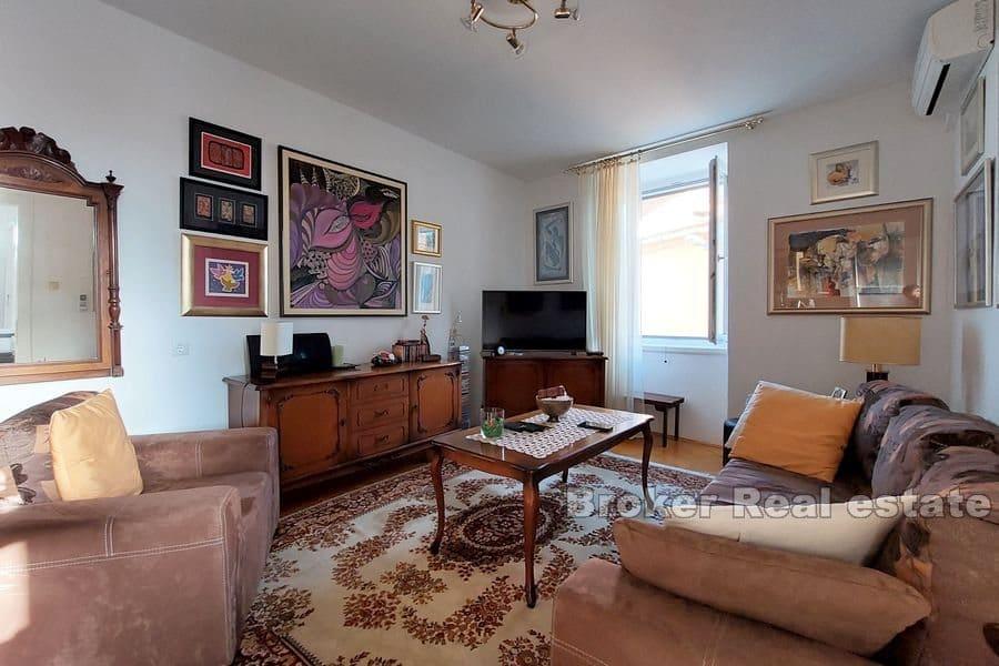 Dům v řadě s výhledem na moře