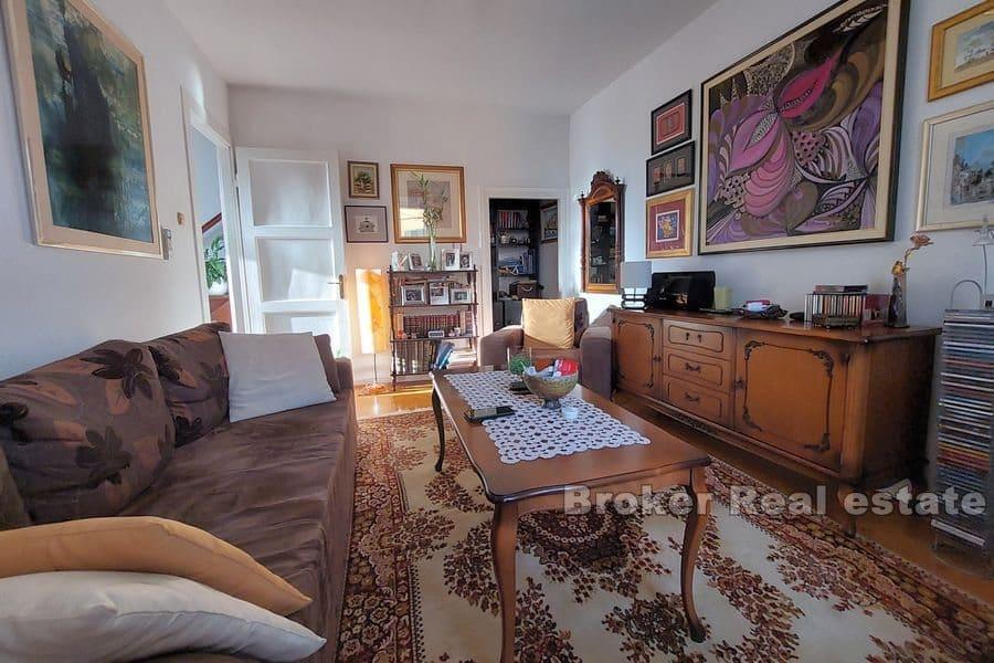 Dům v řadě s výhledem na moře