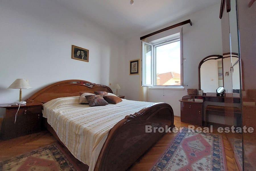 Dům v řadě s výhledem na moře