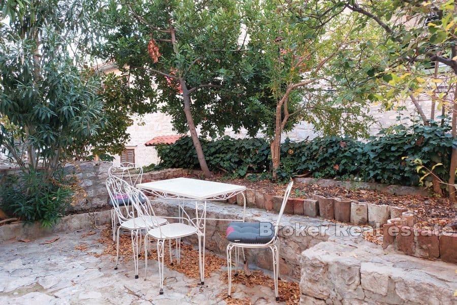 Kamenný dům v centru