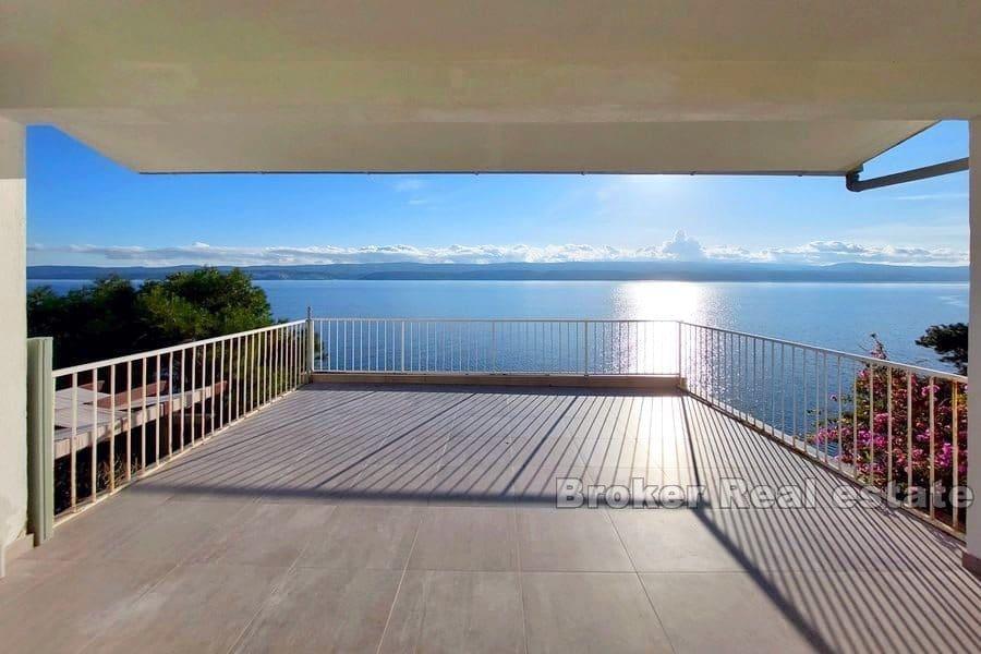 Semi-detached house in the first row to the sea