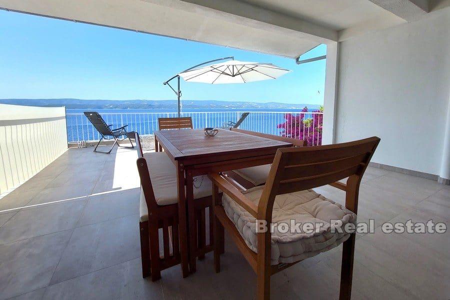 Semi-detached house in the first row to the sea