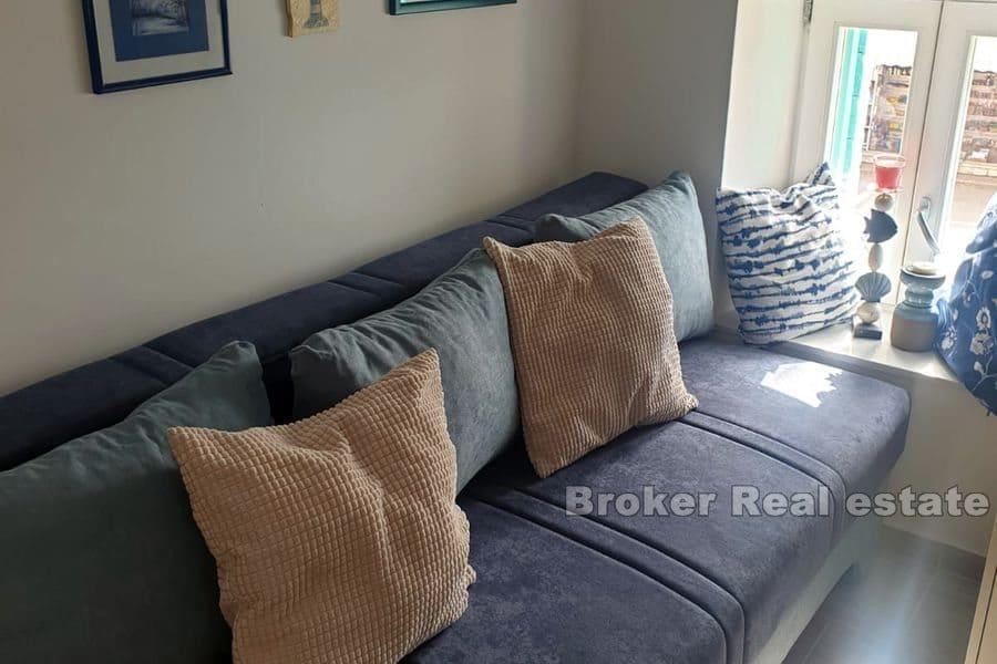 Casa in pietra, prima fila al mare