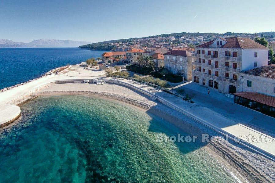 Geschäftsraum neben dem Strand