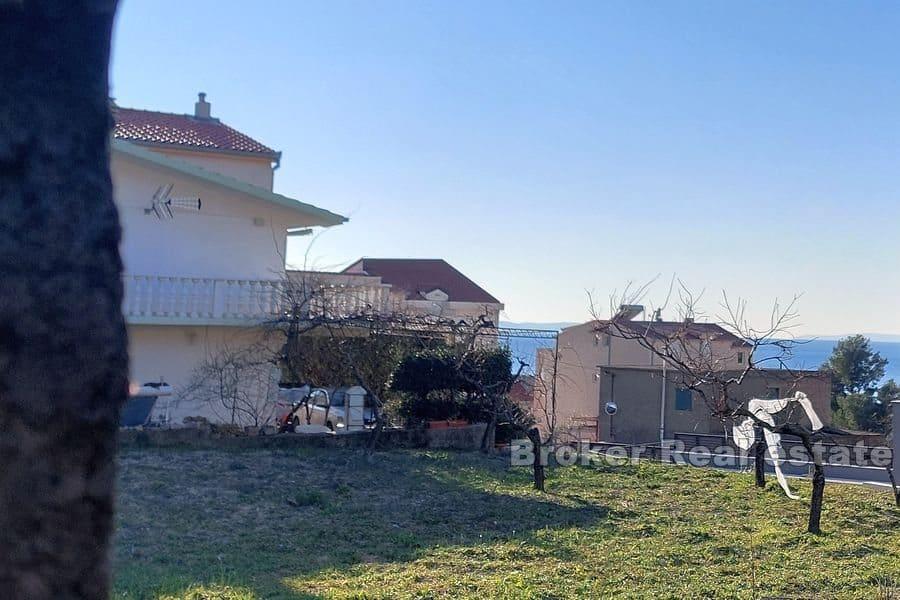 Земельный участок с частичным видом на море