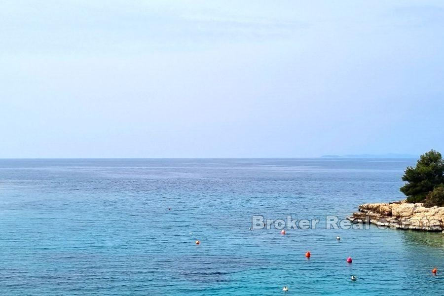 Terrain à bâtir avec projet, première rangée de la mer