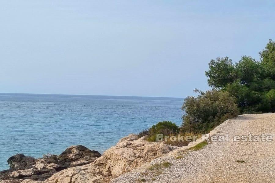 Byggtomt med projekt, första raden till havet