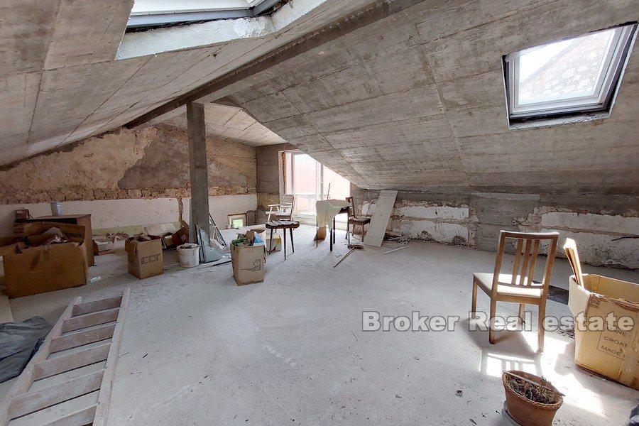 Three apartments in the heart of an attractive place
