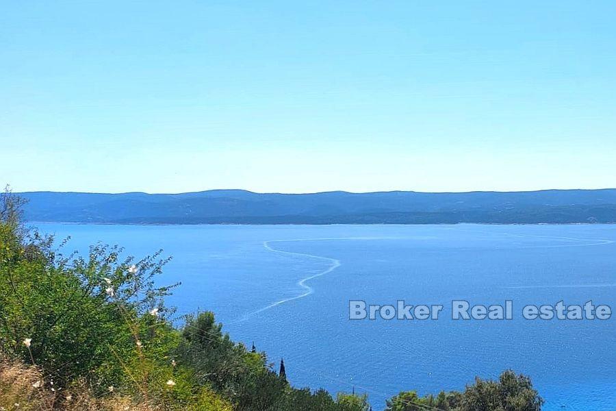 Land in a quiet location with a view of the sea