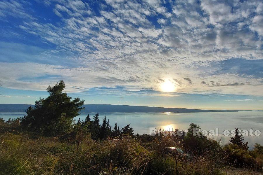 Building plot with open sea view