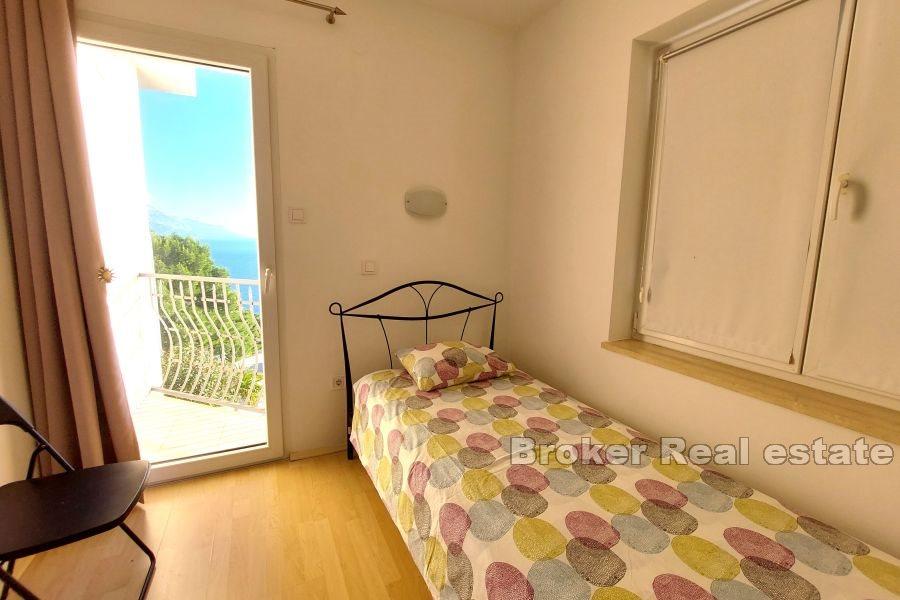 Samostatně stojící dům s výhledem na moře