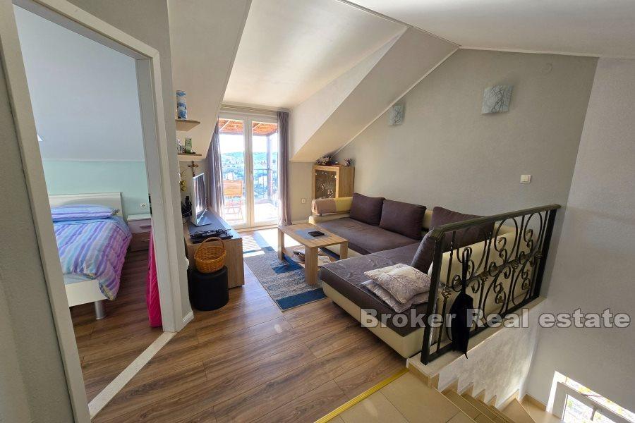 Detached house with sea view