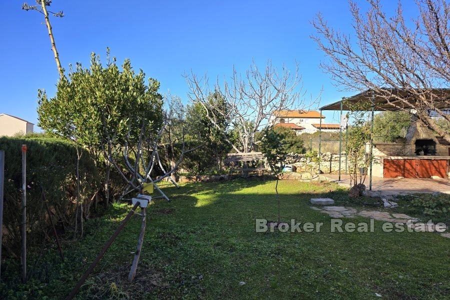 Lägenhetshus nära havet