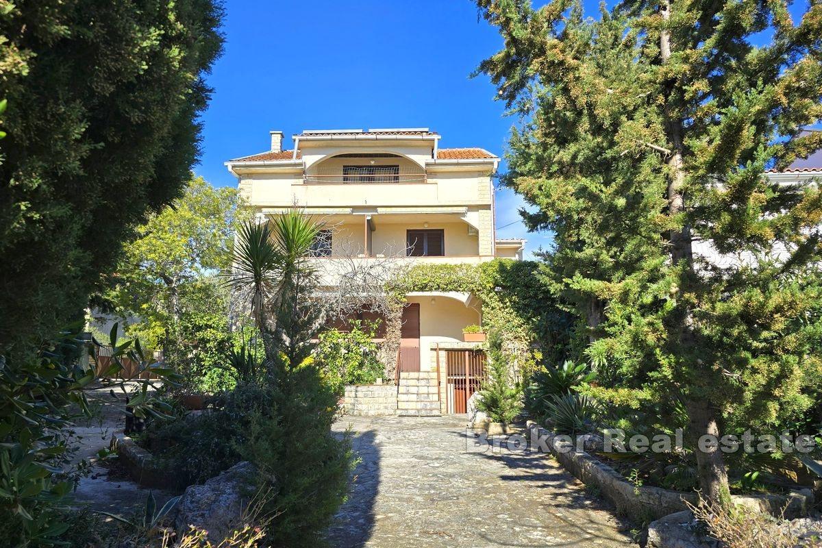 Apartment house in the second row to the sea