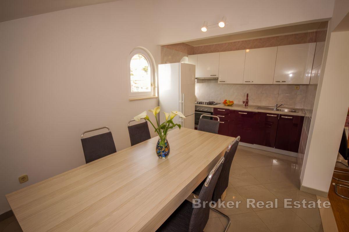 Apartmánový dům v první řadě k moři