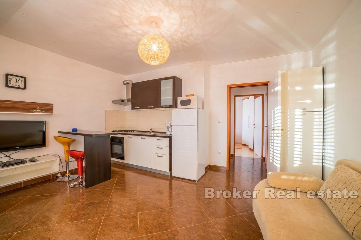 Dom z apartamentami przy plaży