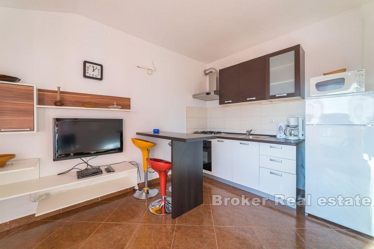 Dom z apartamentami przy plaży