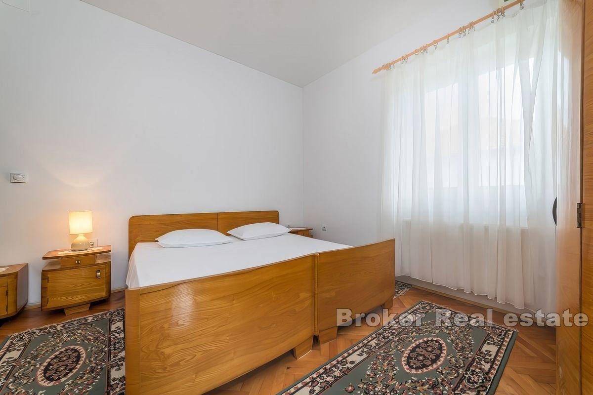 Dom z apartamentami przy plaży