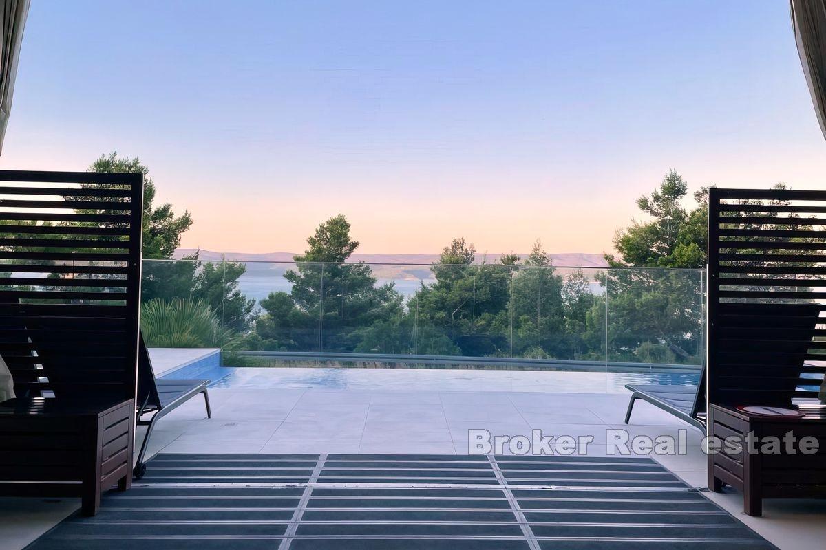 Apartment in a luxury apartment building with a sea view